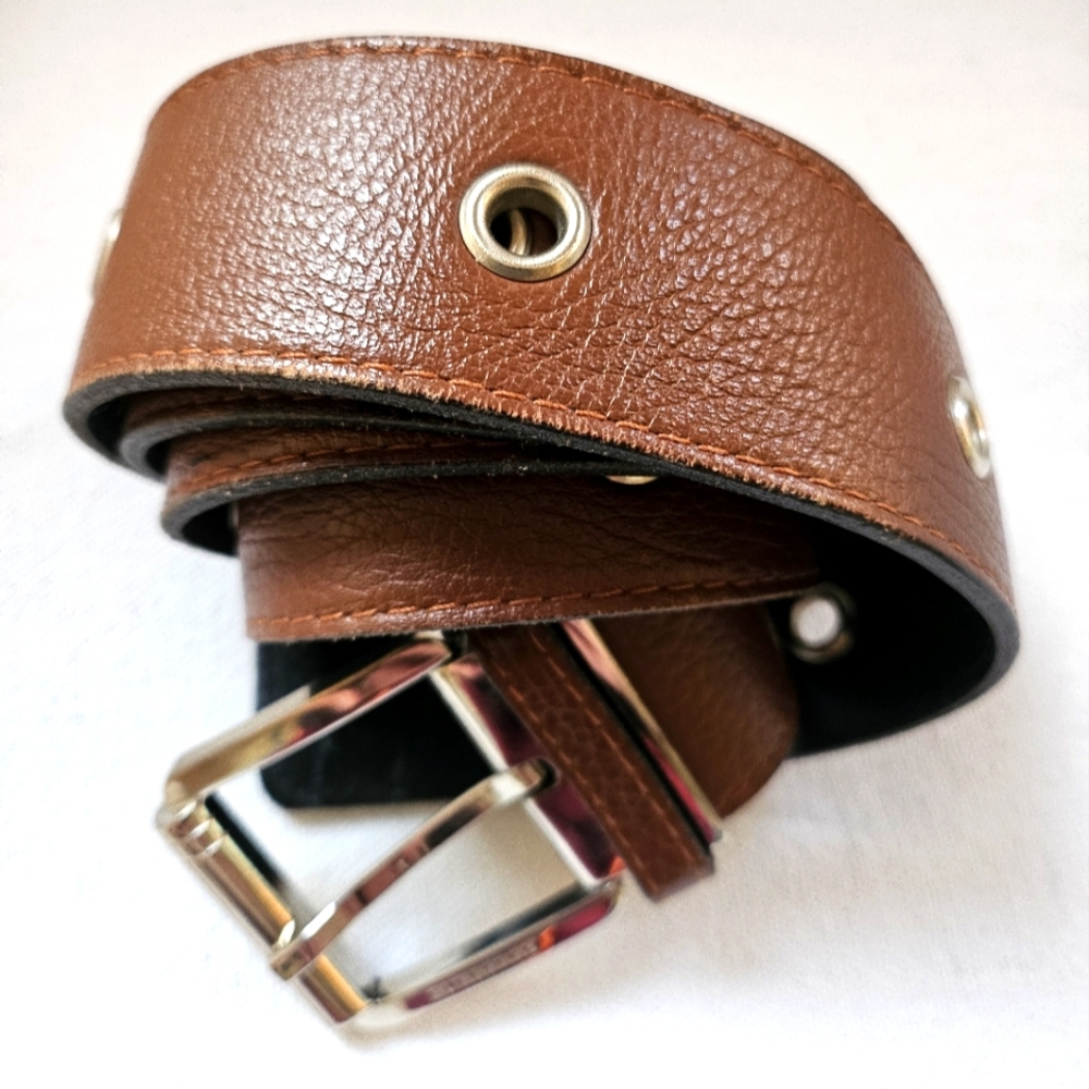 Burberry Belt, Pebble Grain, Luggage Leather, Center, Silver Grommet Detail